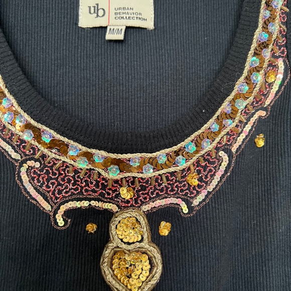 Urban Behaviour Medium size embellished neck line top - Picture 4 of 6